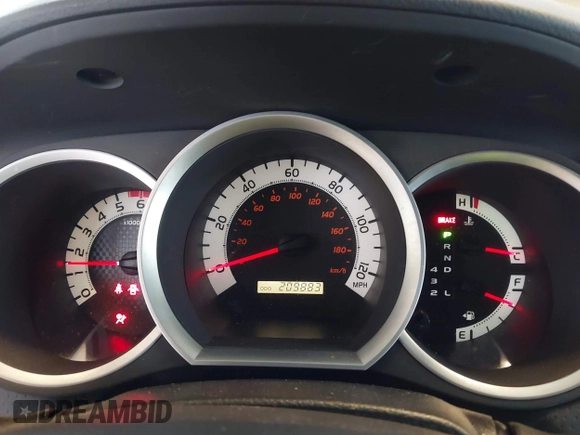 2013 Toyota Tacoma z VIN 3TMLU4EN9DM124980, wystawiony jako IAAI lot #41576747 z przebiegiem 209 883 mil mil oraz . Historia ofert i sprzedaży dostępna na DreamBid. Obrazek 7.