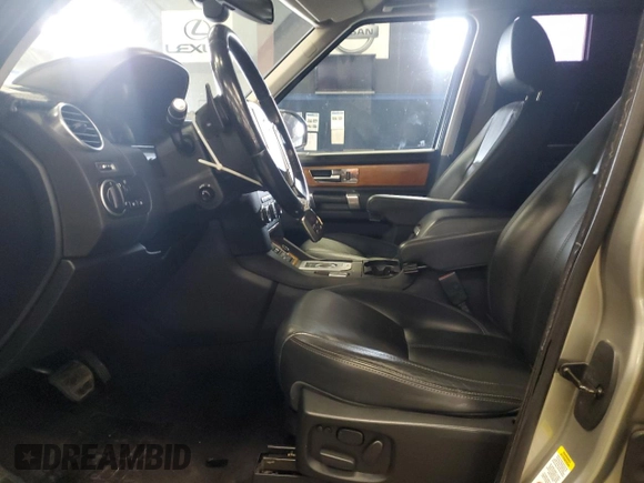 2014 Land Rover LR4 Lux z VIN SALAK2V65EA723957, wystawiony jako Copart lot #57784825 z przebiegiem 99 009 mil mil oraz Czysty tytuł • Clean title. Historia ofert i sprzedaży dostępna na DreamBid. Obrazek 7.