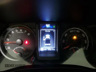 2022 Toyota Tacoma SR z VIN 3TYRX5GN4NT046702, wystawiony jako Copart lot #54591465 z przebiegiem 109 217 mil mil oraz Czysty tytuł • Clean title. Historia ofert i sprzedaży dostępna na DreamBid. Obrazek 9.