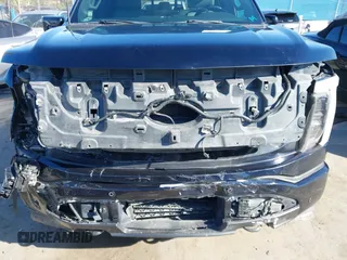 2022 Ford F-150 Lightning Pro z VIN 1FT6W1EV8NWG04113, wystawiony jako IAAI lot #41765532 z przebiegiem 48 990 mil mil oraz . Historia ofert i sprzedaży dostępna na DreamBid. Obrazek 6.