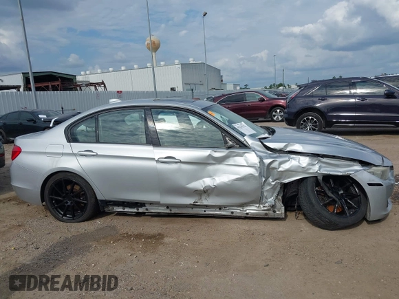 2012 BMW 3 Series 328i z VIN WBA3A5C5XCF256465, wystawiony jako IAAI lot #42225222 z przebiegiem 162 293 mil mil oraz . Historia ofert i sprzedaży dostępna na DreamBid. Obrazek 13.