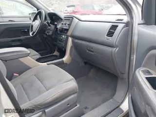 2008 Honda Pilot SE with VIN 5FNYF283X8B020295, listed as a IAAI auction lot 41737578 with 210,998 mi miles. Bid and sale history available at carsss.com. Image 5.