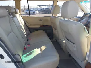 2006 Toyota Highlander Hybrid with VIN JTEEW21A960008237, listed as a IAAI auction lot 41411570 with 300,019 mi miles. Bid and sale history available at carsss.com. Image 8.