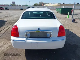 2007 Lincoln Town Car Signature Limited z VIN 1LNHM82V67Y630711, wystawiony jako IAAI lot #41997932 z przebiegiem 177 420 mil mil oraz . Historia ofert i sprzedaży dostępna na DreamBid. Obrazek 16.