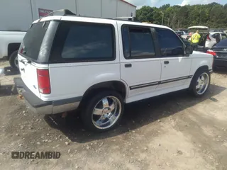 1993 Ford Explorer Eddie Bauer z VIN 1FMDU32X0PUD64046, wystawiony jako IAAI lot #42295787 z przebiegiem 59 586 mil mil oraz . Historia ofert i sprzedaży dostępna na DreamBid. Obrazek 4.