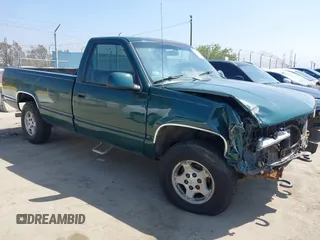 1990 Chevrolet Silverado 2500 z VIN 1GCFK24K6LZ159200, wystawiony jako IAAI lot #42083271 z przebiegiem 189 288 mil mil oraz . Historia ofert i sprzedaży dostępna na DreamBid. Obrazek 1.