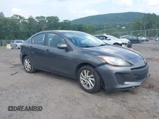 2013 Mazda 3 i Touring z VIN JM1BL1V7XD1827094, wystawiony jako IAAI lot #42869141 z przebiegiem 133 321 mil mil oraz . Historia ofert i sprzedaży dostępna na DreamBid. Obrazek 1.