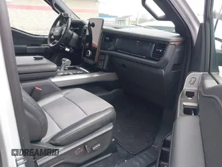 2024 Ford F-150 Lightning Lariat z VIN 1FT6W5L73RWG16719, wystawiony jako IAAI lot #41889644 z przebiegiem 5031 mil mil oraz . Historia ofert i sprzedaży dostępna na DreamBid. Obrazek 5.