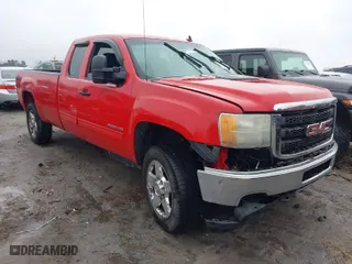 2011 GMC Sierra 2500HD SLE with VIN 1GT220C84BZ220647, listed as a IAAI auction lot 41406326 with 1 mi miles. Bid and sale history available at carsss.com. Image 1.