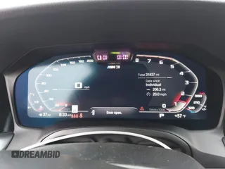 2022 BMW M3 Competition z VIN WBS33AY09NFL79043, wystawiony jako IAAI lot #42180934 z przebiegiem 31 837 mil mil oraz . Historia ofert i sprzedaży dostępna na DreamBid. Obrazek 7.