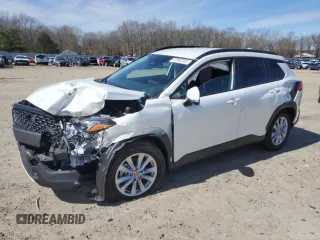 2023 Toyota Corolla Cross LE z VIN 7MUCAAAG5PV052829, wystawiony jako Copart lot #47858245 z przebiegiem 8490 mil mil oraz Szkody całkowita. Historia ofert i sprzedaży dostępna na DreamBid. Obrazek 1.