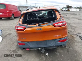 2015 Jeep Cherokee Trailhawk z VIN 1C4PJMBS9FW750858, wystawiony jako IAAI lot #41741305 z przebiegiem Nie podano mil oraz . Historia ofert i sprzedaży dostępna na DreamBid. Obrazek 16.