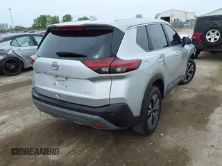 2023 Nissan Rogue SV z VIN JN8BT3BAXPW418861, wystawiony jako IAAI lot #42153059 z przebiegiem 41 641 mil mil oraz . Historia ofert i sprzedaży dostępna na DreamBid. Obrazek 4.