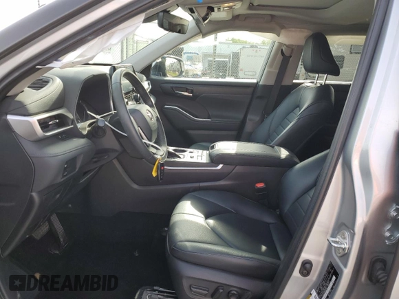 2022 Toyota Highlander XLE z VIN 5TDHZRBH9NS587335, wystawiony jako Copart lot #53280485 z przebiegiem 19 605 mil mil oraz Szkoda całkowita • Salvage title. Historia ofert i sprzedaży dostępna na DreamBid. Obrazek 7.