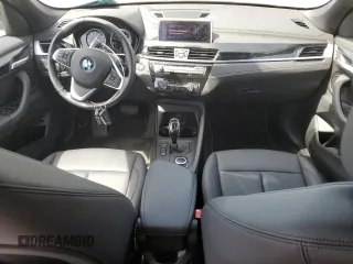 2021 BMW X1 xDrive28i z VIN WBXJG9C07M5S85128, wystawiony jako Copart lot #53477145 z przebiegiem 18 370 mil mil oraz Szkody całkowita. Historia ofert i sprzedaży dostępna na DreamBid. Obrazek 8.