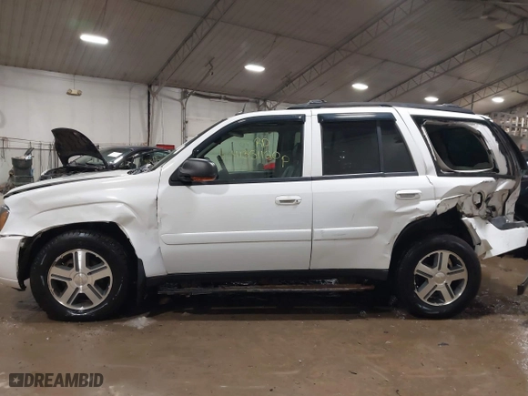 2005 Chevrolet TrailBlazer LT with VIN 1GNDT13S852227810, listed as a IAAI auction lot 41351120 with 163,407 mi miles. Bid and sale history available at carsss.com. Image 14.