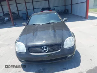 1998 Mercedes-Benz SLK 230/320 z VIN WDBKK47F1WF022419, wystawiony jako IAAI lot #42305098 z przebiegiem Nie podano mil oraz . Historia ofert i sprzedaży dostępna na DreamBid. Obrazek 6.