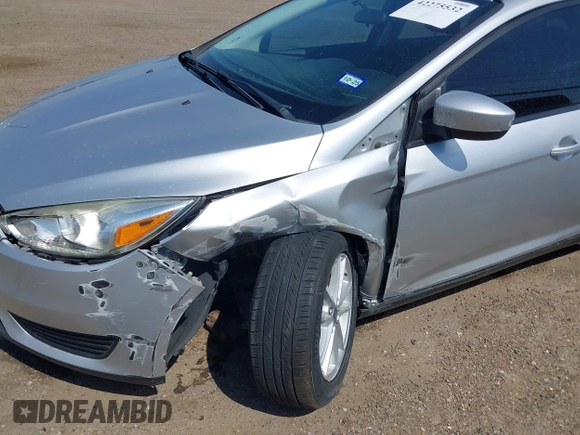 2018 Ford Focus SE z VIN 1FADP3FE0JL321530, wystawiony jako IAAI lot #42275532 z przebiegiem 65 412 mil mil oraz . Historia ofert i sprzedaży dostępna na DreamBid. Obrazek 6.