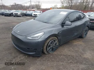 2024 Tesla Model Y Long Range z VIN 7SAYGDEE1RA323921, wystawiony jako IAAI lot #42027195 z przebiegiem 13 774 mil mil oraz . Historia ofert i sprzedaży dostępna na DreamBid. Obrazek 2.
