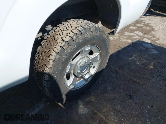 2016 Ford F-250 Lariat with VIN 1FT7W2BT6GEC31823, listed as a IAAI auction lot 41635032 with 273,353 mi miles and . Bid and sale history available at DreamBid. Image 21.