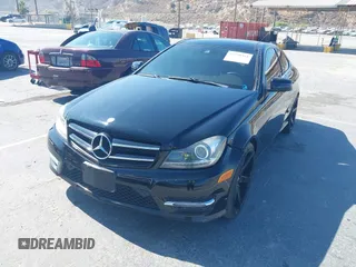 2012 Mercedes-Benz C 250 z VIN WDDGJ4HB7CF785844, wystawiony jako IAAI lot #42750461 z przebiegiem 125 968 mil mil oraz . Historia ofert i sprzedaży dostępna na DreamBid. Obrazek 2.