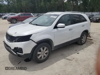 2013 Kia Sorento LX z VIN 5XYKT3A62DG385470, wystawiony jako Copart lot #61358775 z przebiegiem 154 361 mil mil oraz Szkoda całkowita • Salvage title. Historia ofert i sprzedaży dostępna na DreamBid. Obrazek 1.
