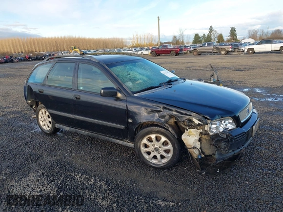 2002 Volvo V40 z VIN YV1VW29512F803232, wystawiony jako IAAI lot #41117493 z przebiegiem 195 964 mil mil oraz . Historia ofert i sprzedaży dostępna na DreamBid. Obrazek 1.