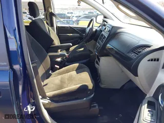 2013 Dodge Grand Caravan SXT with VIN 2C4RDGCGXDR527973, listed as a IAAI auction lot 41930036 with 111,985 mi miles. Bid and sale history available at carsss.com. Image 5.