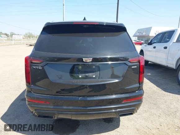 2021 Cadillac XT6 Premium Luxury z VIN 1GYKPCRS9MZ221232, wystawiony jako IAAI lot #41783431 z przebiegiem 69 367 mil mil oraz . Historia ofert i sprzedaży dostępna na DreamBid. Obrazek 17.