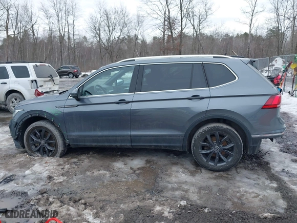 2022 Volkswagen Tiguan SE with VIN 3VV2B7AX2NM105314, listed as a IAAI auction lot 41655410 with 81,912 mi miles. Bid and sale history available at carsss.com. Image 14.