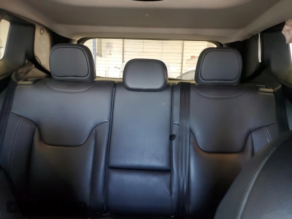 2017 Jeep Renegade Limited z VIN ZACCJBDB2HPG15382, wystawiony jako Copart lot #55858425 z przebiegiem 81 755 mil mil oraz Szkoda całkowita • Salvage title. Historia ofert i sprzedaży dostępna na DreamBid. Obrazek 10.