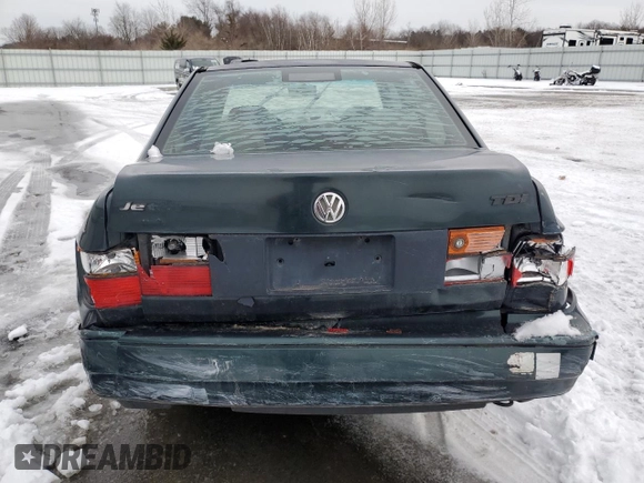 1998 Volkswagen Jetta TDI z VIN 3VWRF81H7WM238701, wystawiony jako Copart lot #44696715 z przebiegiem 281 847 mil mil oraz Czysty tytuł • Clean title. Historia ofert i sprzedaży dostępna na DreamBid. Obrazek 6.