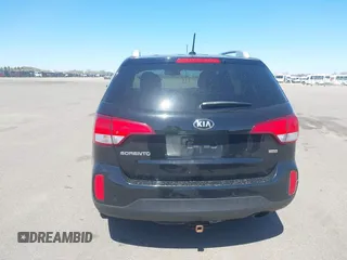 2015 Kia Sorento LX with VIN 5XYKTCA62FG562425, listed as a IAAI auction lot 42148462 with 158,170 mi miles. Bid and sale history available at carsss.com. Image 16.