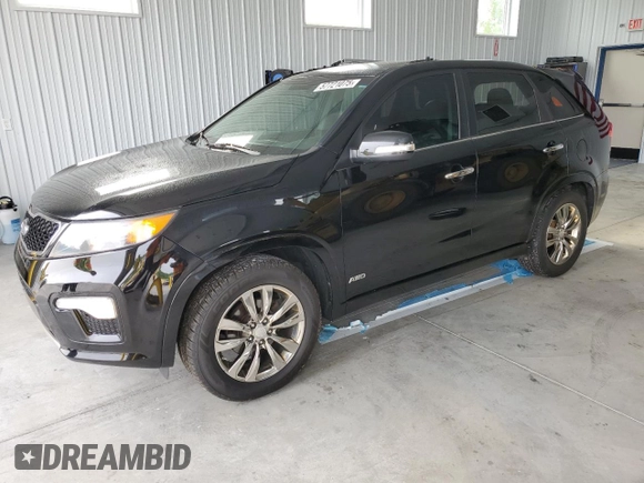 2013 Kia Sorento SX z VIN 5XYKWDA23DG369367, wystawiony jako Copart lot #57721075 z przebiegiem 133 560 mil mil oraz Szkoda całkowita • Salvage title. Historia ofert i sprzedaży dostępna na DreamBid. Obrazek 1.