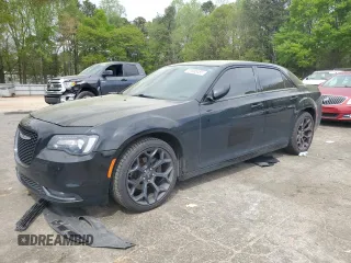 2019 Chrysler 300 with VIN 2C3CCABG4KH618025, listed as a Copart auction lot 51895455 with 197,432 mi miles and Clean Title. Bid and sale history available at carsss.com. Image 1.