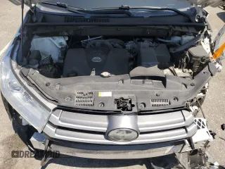 2018 Toyota Highlander LE with VIN 5TDZZRFH0JS287157, listed as a Copart auction lot 64068185 with 71,005 mi miles and Clean title. Bid and sale history available at DreamBid. Image 12.