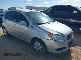 2011 Chevrolet Aveo 2LT z VIN KL1TG6DE9BB231866, wystawiony jako IAAI lot #42046966 z przebiegiem 100 815 mil mil oraz . Historia ofert i sprzedaży dostępna na DreamBid. Obrazek 1.