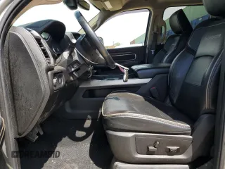 2022 Ram 2500 Laramie z VIN 3C6UR5FJ1NG423393, wystawiony jako Copart lot #57487395 z przebiegiem 124 528 mil mil oraz Szkoda całkowita • Salvage title. Historia ofert i sprzedaży dostępna na DreamBid. Obrazek 7.