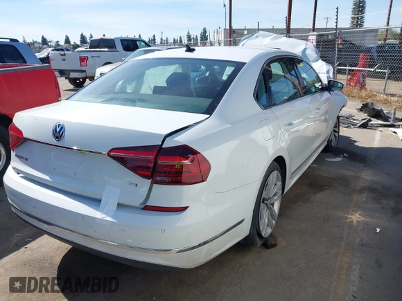 2017 Volkswagen Passat SE z VIN 1VWGT7A30HC053652, wystawiony jako IAAI lot #41882003 z przebiegiem 45 113 mil mil oraz . Historia ofert i sprzedaży dostępna na DreamBid. Obrazek 4.