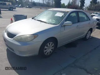 2006 Toyota Camry STD z VIN 4T1BE30K66U730117, wystawiony jako IAAI lot #41885289 z przebiegiem 201 541 mil mil oraz . Historia ofert i sprzedaży dostępna na DreamBid. Obrazek 2.