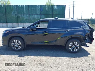 2023 Toyota Highlander L z VIN 5TDKDRBH2PS018091, wystawiony jako IAAI lot #42060302 z przebiegiem 26 267 mil mil oraz . Historia ofert i sprzedaży dostępna na DreamBid. Obrazek 14.