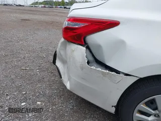 2017 Nissan Altima S z VIN 1N4AL3AP0HN347082, wystawiony jako IAAI lot #40488255 z przebiegiem 154 659 mil mil oraz . Historia ofert i sprzedaży dostępna na DreamBid. Obrazek 6.