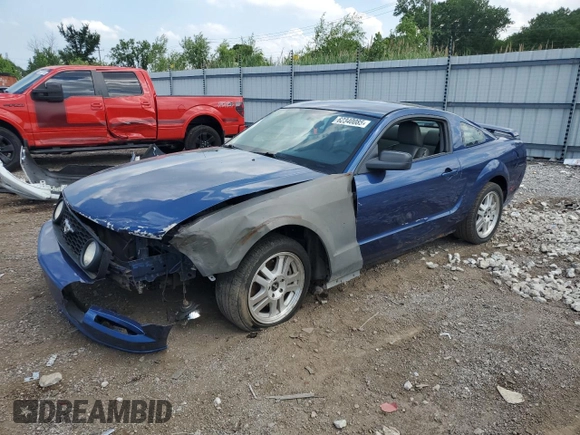 2006 Ford Mustang GT Deluxe z VIN 1ZVHT82H565214308, wystawiony jako Copart lot #62340085 z przebiegiem 183 848 mil mil oraz Szkoda całkowita • Salvage title. Historia ofert i sprzedaży dostępna na DreamBid. Obrazek 1.