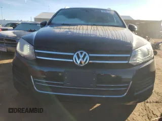 2014 Volkswagen Touareg Lux z VIN WVGEF9BP5ED003068, wystawiony jako Copart lot #82907984 z przebiegiem 127 347 mil mil oraz Czysty tytuł • Clean title. Historia ofert i sprzedaży dostępna na DreamBid. Obrazek 5.