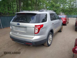 2011 Ford Explorer XLT with VIN 1FMHK7D88BGA71359, listed as a IAAI auction lot 42162122 with 171,530 mi miles and . Bid and sale history available at carsss.com. Image 4.