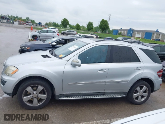 2010 Mercedes-Benz M 350 z VIN 4JGBB5GB1AA539970, wystawiony jako IAAI lot #42131521 z przebiegiem 168 710 mil mil oraz . Historia ofert i sprzedaży dostępna na DreamBid. Obrazek 14.