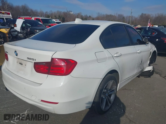 2015 BMW 3 Series 320i xDrive с VIN WBA3C3G55FNS75282, выставлен на аукционе IAAI как лот 41336850 с пробегом 120 856 миль миль и . История ставок и продаж доступна на DreamBid. Изображение 4.