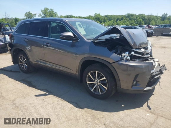 2017 Toyota Highlander XLE with VIN 5TDJZRFH9HS412874, listed as a Copart auction lot 62018815 with 109,212 mi miles and Salvage title. Bid and sale history available at DreamBid. Image 4.