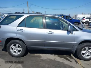 2002 Lexus RX with VIN JTJGF10U720140178, listed as a IAAI auction lot 41686562 with 166,211 mi miles. Bid and sale history available at carsss.com. Image 14.
