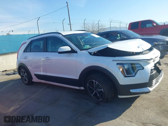 2025 Kia Niro LX with VIN KNDCP3LE6S5218628, listed as a IAAI auction lot 41570971 with 5,298 mi miles. Bid and sale history available at carsss.com. Image 13.